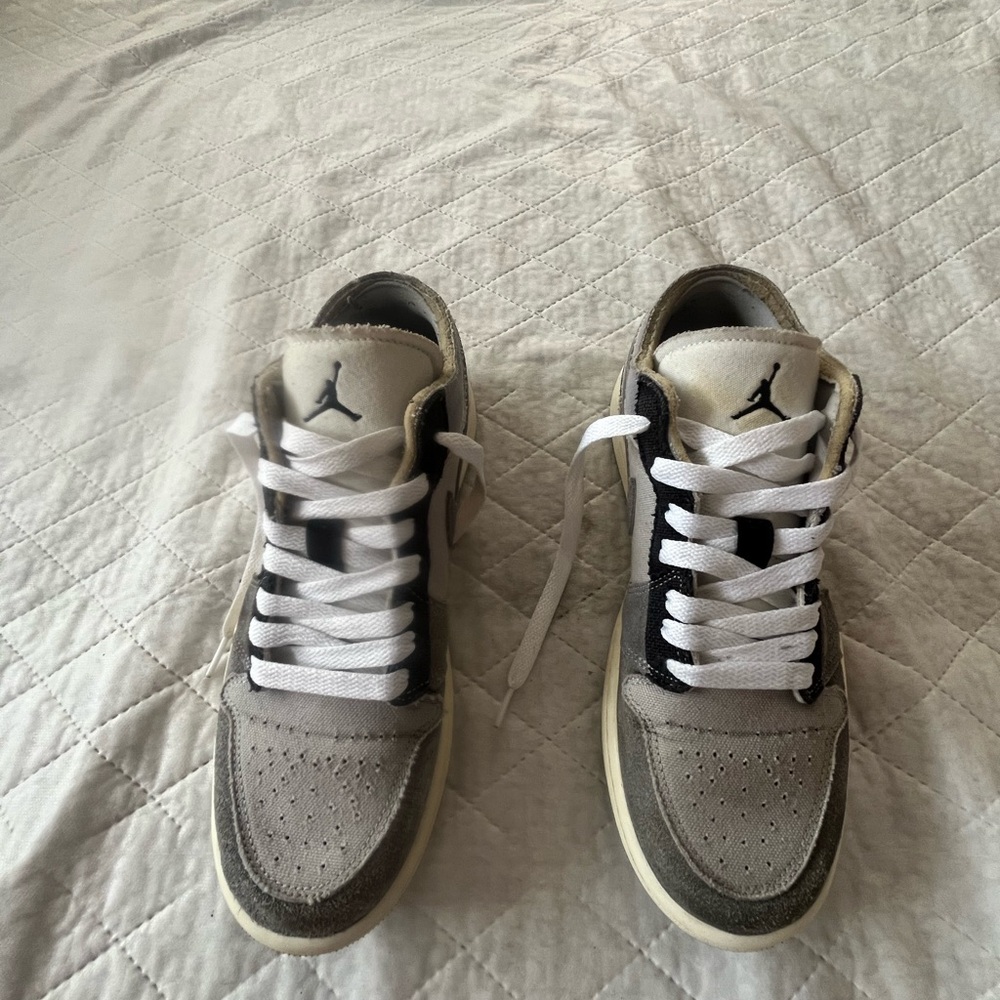 Jordan Men's Black and White Sneakers